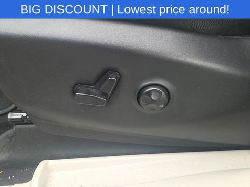 Used 2023 Chrysler Pacifica Touring-L FWD image 31