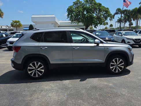 Used 2024 Volkswagen Taos SE image 8