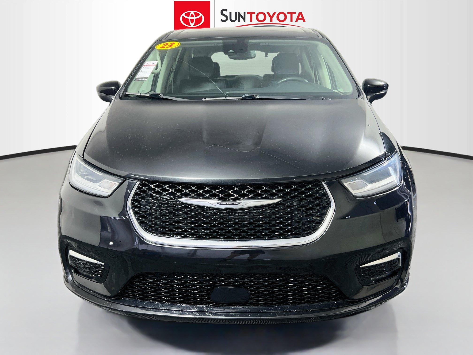 Used 2023 Chrysler Pacifica Touring-L FWD image 10