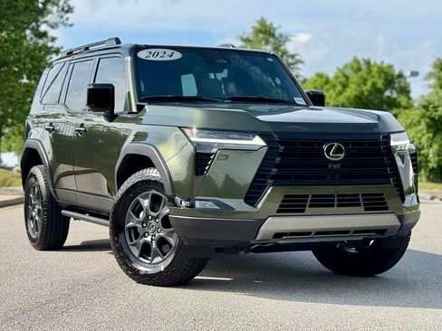 Used 2024 Lexus GX 550 AWD/4WD image 2