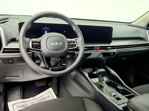 Used 2025 Kia Sorento LX FWD image 12