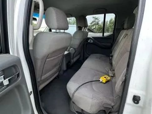 Used 2007 Nissan Frontier SE w/ SE Value Truck Pkg RWD image 12