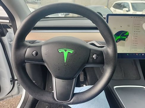 Used 2022 Tesla Model Y Long Range AWD/4WD image 21