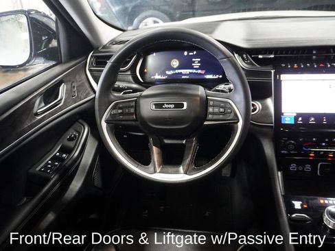 Used 2023 Jeep Grand Cherokee Limited w/ Luxury Tech Group II image 12