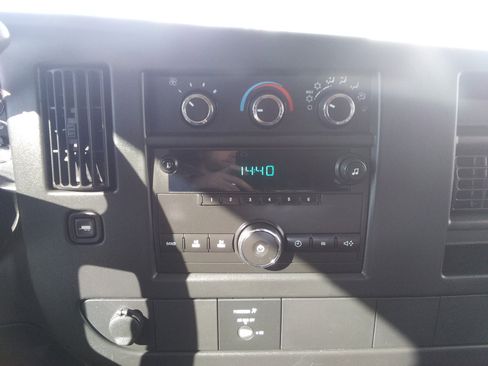 Used 2009 Chevrolet Express 2500 image 14