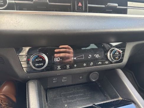 Used 2023 Mitsubishi Outlander SE image 23