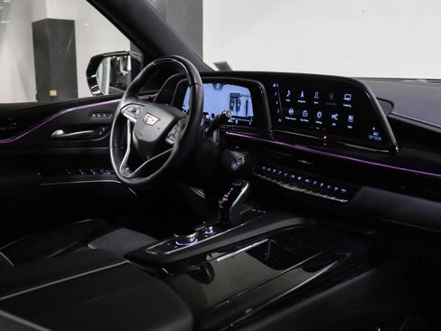 Used 2024 Cadillac Escalade Sport w/ LPO, ONYX Package AWD/4WD image 32