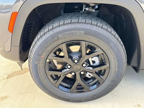 New 2025 Jeep Grand Cherokee Altitude image 3