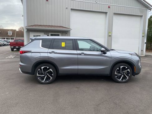 Used 2024 Mitsubishi Outlander SE image 4