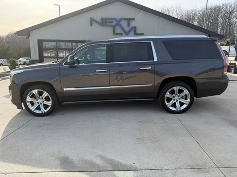 Used 2017 Cadillac Escalade ESV Platinum image 6