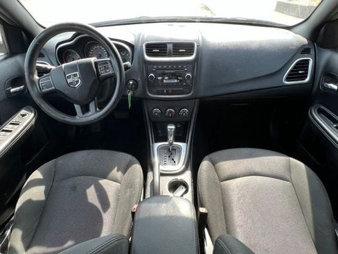 Used 2013 Dodge Avenger SE FWD image 2