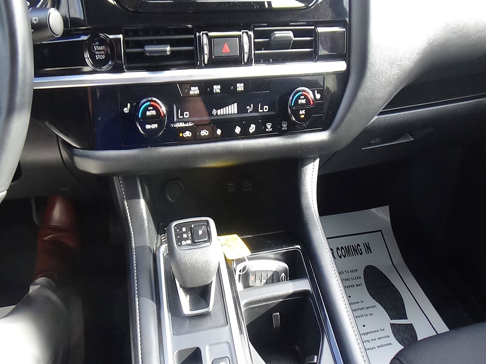 Used 2025 Nissan Pathfinder SV FWD image 23