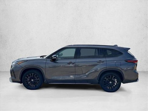 Used 2025 Toyota Highlander XSE AWD/4WD image 9