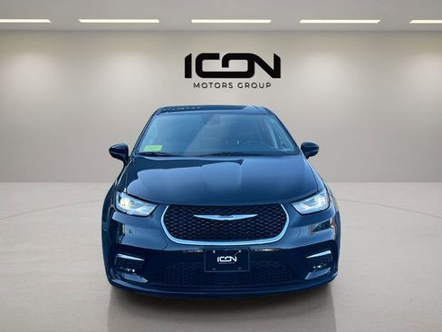 Used 2024 Chrysler Pacifica Select image 8