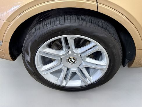Used 2019 Bentley Bentayga image 33