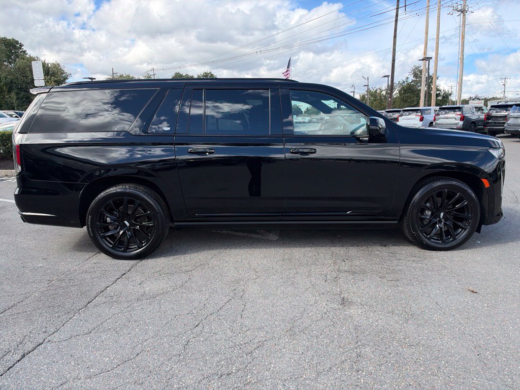 Used 2023 Cadillac Escalade ESV Sport Platinum w/ LPO, ONYX Package AWD/4WD image 8