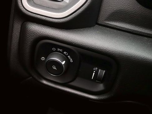 Used 2021 RAM 3500 Tradesman w/ Chrome Appearance Group image 16