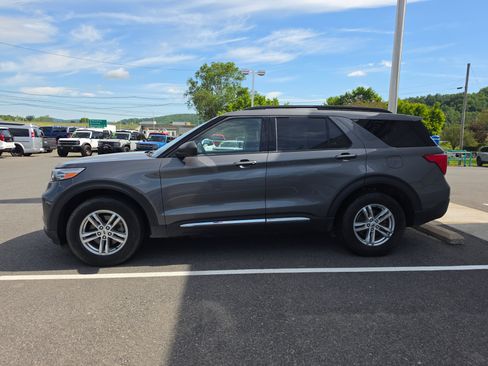 Used 2023 Ford Explorer XLT w/ Equipment Group 202A AWD/4WD image 6