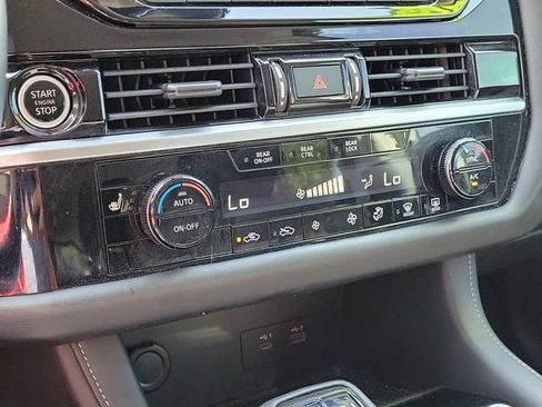 Used 2022 Nissan Pathfinder SV FWD image 24