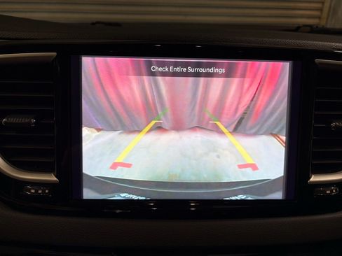 Used 2024 Chrysler Pacifica Touring-L FWD image 11