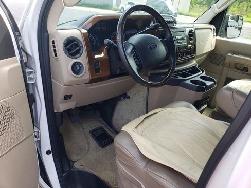 Used 2011 Ford E-150 and Econoline 150 w/ Premium Van Group RWD image 10