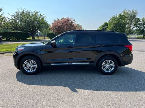 Used 2022 Ford Explorer XLT AWD/4WD image 6