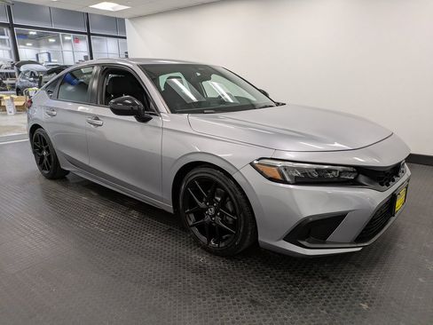 Used 2023 Honda Civic Sport image 3