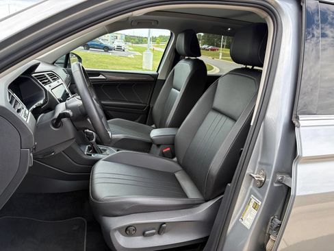 Used 2023 Volkswagen Tiguan SE w/ Panoramic Sunroof Package FWD image 26