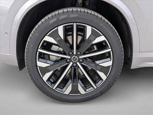 New 2026 Volvo XC90 B6 Plus w/ Protection Package Premier image 11