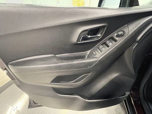 Used 2021 Chevrolet Trax LS w/ Tint and Cruise Package AWD/4WD image 19