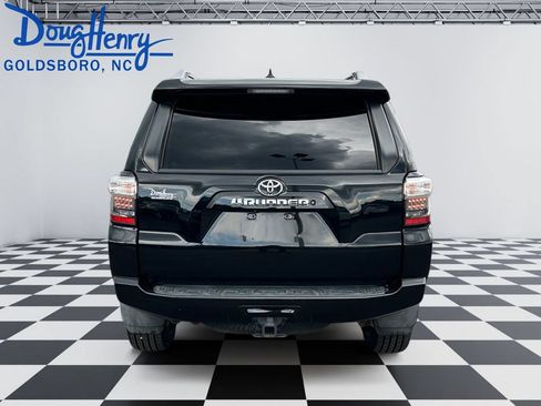 Used 2014 Toyota 4Runner SR5 AWD/4WD image 4