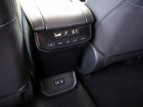 Used 2024 Toyota Highlander LE image 26