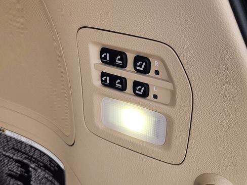 Used 2016 Lexus LX 570 4WD w/ Luxury Package image 32