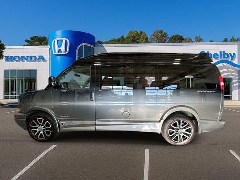 Used 2024 GMC Savana 2500 w/ Driver Convenience Package image 5