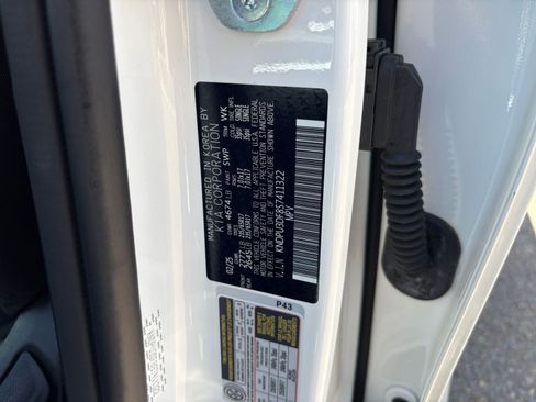 Used 2025 Kia Sportage LX FWD image 28