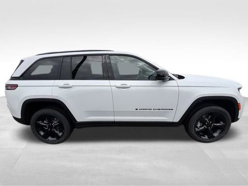 New 2025 Jeep Grand Cherokee Altitude AWD/4WD image 6