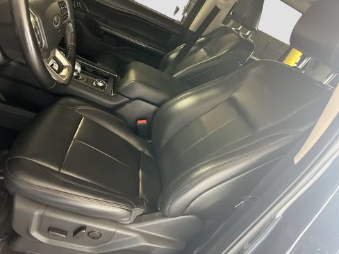 Used 2024 Ford Expedition XLT AWD/4WD image 19