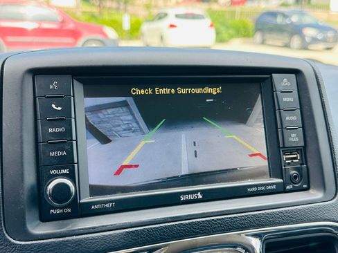 Used 2014 Chrysler Town & Country Touring FWD image 27