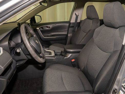 Used 2020 Toyota RAV4 XLE w/ Convenience Package image 12