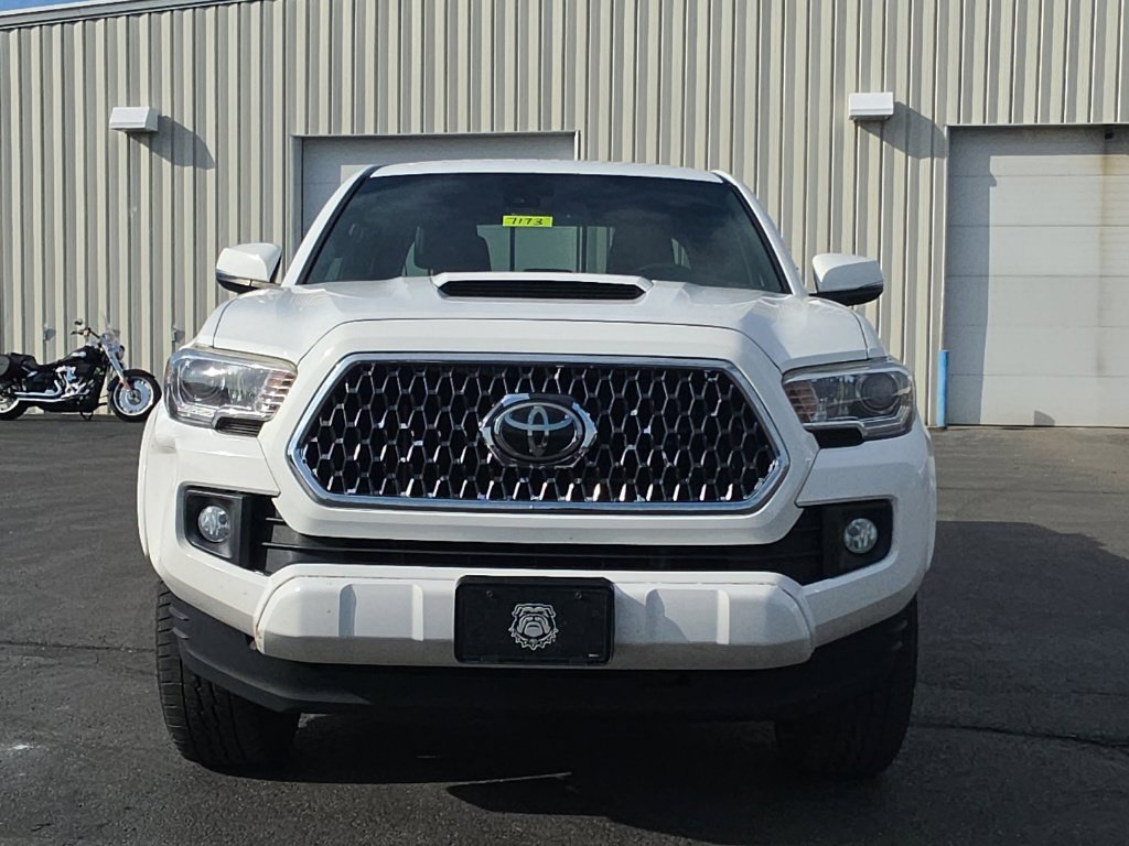 Used 2019 Toyota Tacoma TRD Sport w/ Technology Package AWD/4WD image 2