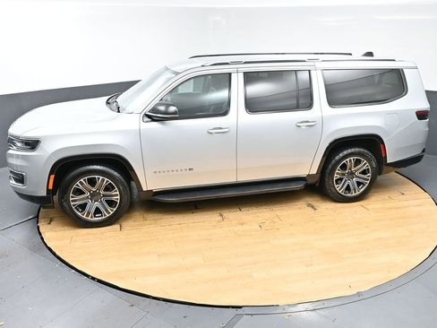 Used 2024 Jeep Wagoneer L Series II RWD image 47
