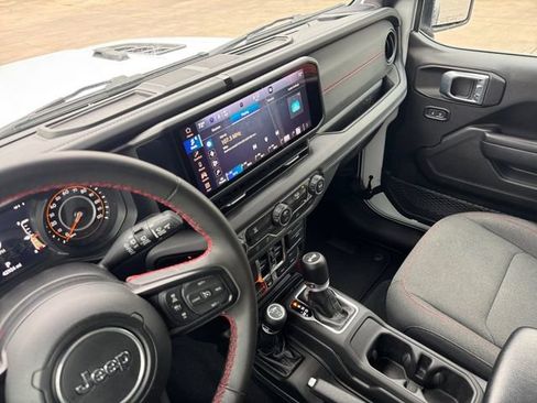 Used 2024 Jeep Wrangler Unlimited Rubicon image 11