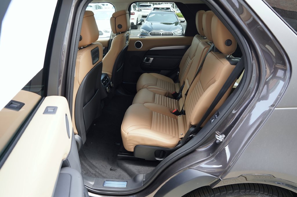 New 2026 Land Rover Discovery Limited Edition AWD/4WD image 36