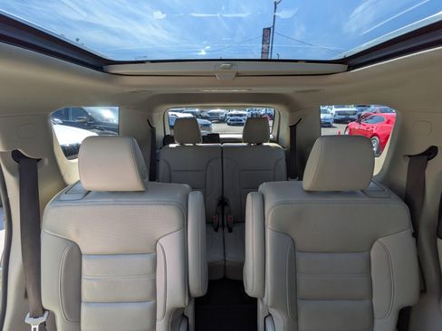 Used 2019 GMC Acadia Denali w/ Technology Package AWD/4WD image 9