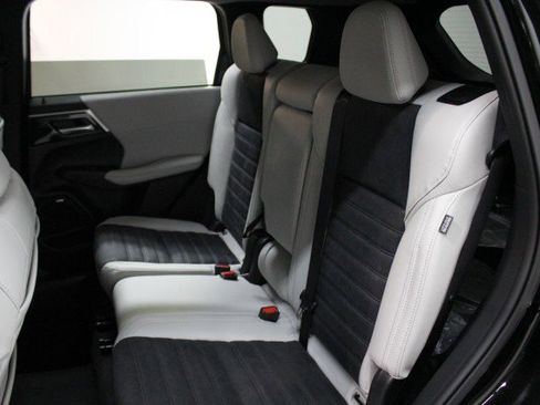 New 2025 Mitsubishi Outlander SE image 25