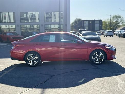 Used 2023 Hyundai Elantra SEL w/ Convenience Package FWD image 8