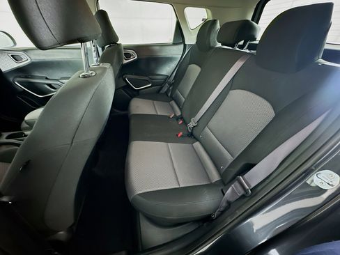 Used 2025 Kia Soul LX w/ LX Technology Package FWD image 26