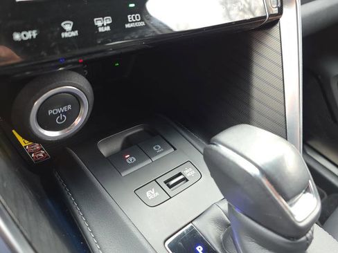 Used 2024 Toyota Venza XLE image 27