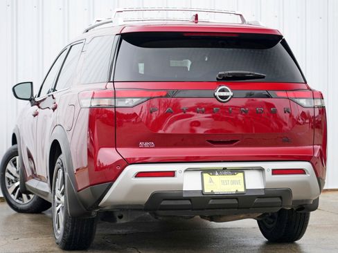 Used 2022 Nissan Pathfinder SL w/ Lighting Package (N92) image 5