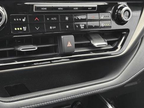 Certified 2020 Toyota Highlander Limited AWD/4WD image 16
